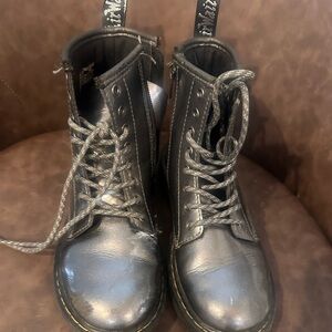 Girls sz 3 Dr Martens boots.